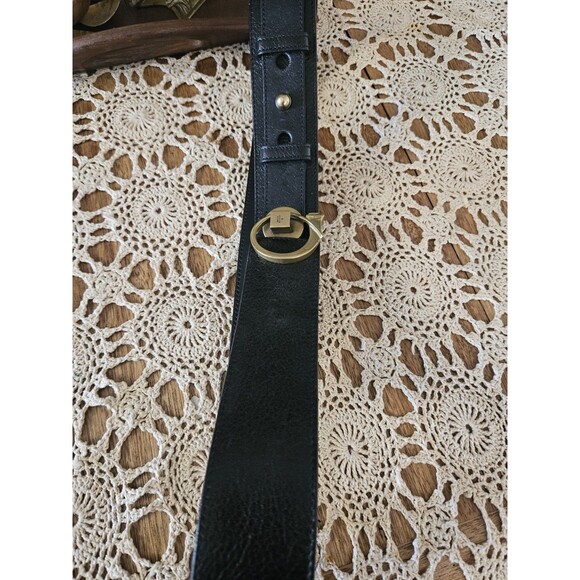 Gucci Black Leather Belt with Gold Circular Buckle - Picture 10 of 10